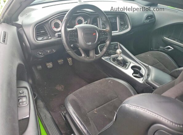 2C3CDZFJ8HH584729 2017 DODGE CHALLENGER Green Dashboard view