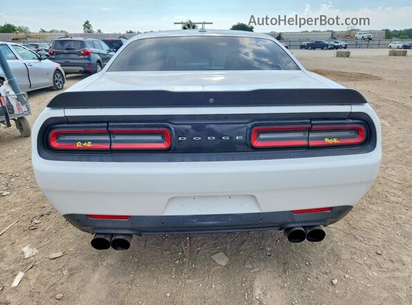 2C3CDZFJXGH289758 2016 DODGE CHALLENGER White Вид ззаду