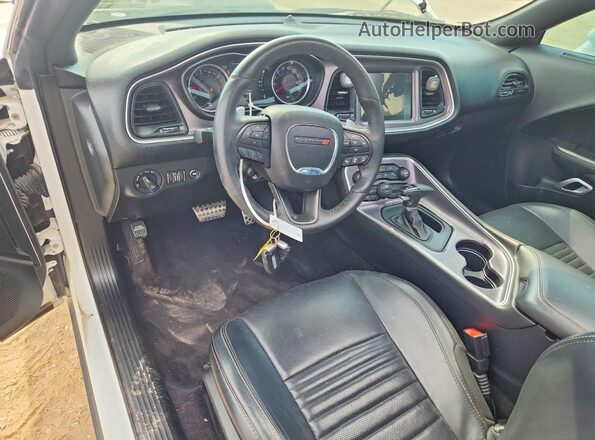 2C3CDZFJXGH289758 2016 DODGE CHALLENGER White Вид панелі приладів