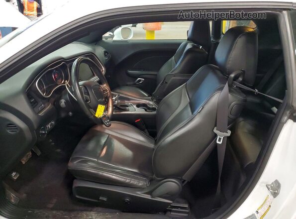 2C3CDZGG6HH556236 2017 DODGE CHALLENGER White Vista interior delantera