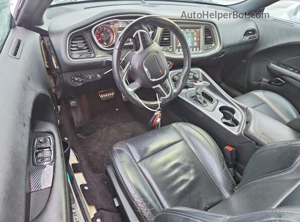 2C3CDZGG9JH322873 2018 DODGE CHALLENGER White Առջևի վահանակի տեսք