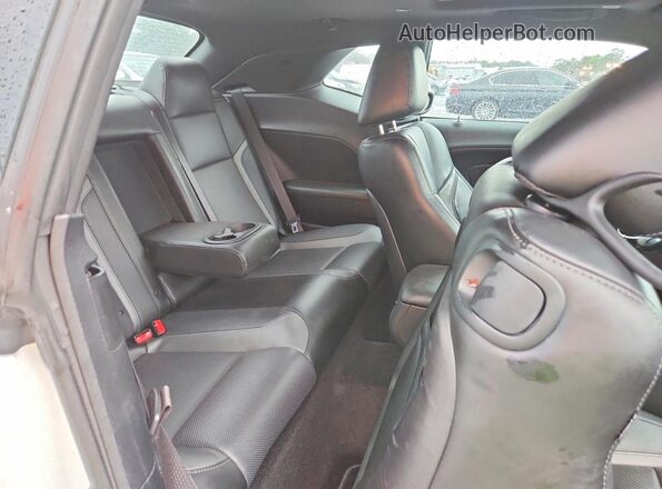 2C3CDZGG9JH322873 2018 DODGE CHALLENGER White Հետևի նստատեղերի տեսք