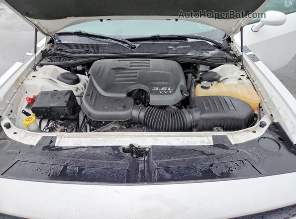 2C3CDZGG9JH322873 2018 DODGE CHALLENGER White Սալոնի հետևի տեսք