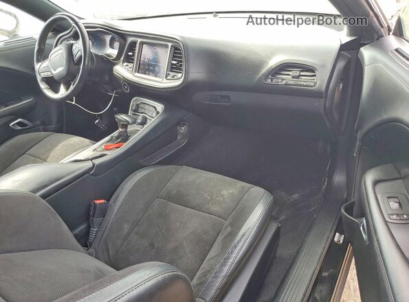 2C3CDZJG2NH238585 2022 DODGE CHALLENGER Черный Вид панели приборов