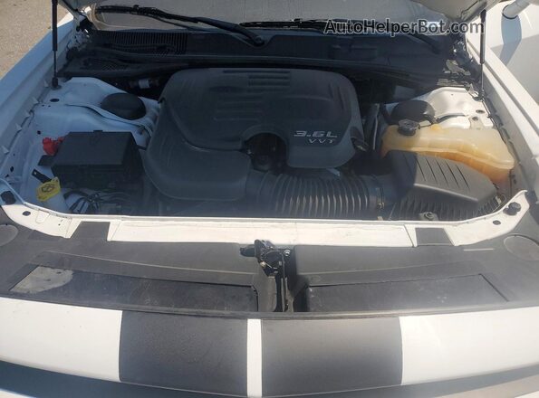 2C3CDZJG5NH254442 2022 DODGE CHALLENGER White Vista interior trasera