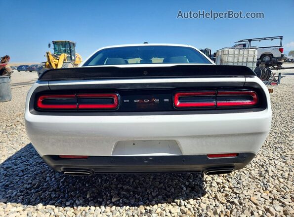 2C3CDZJG7NH233172 2022 DODGE CHALLENGER White უკანა ხედი