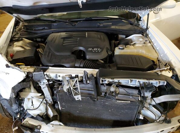2C3CDZKG2NH219226 2022 DODGE CHALLENGER Белый Вид задней части салона