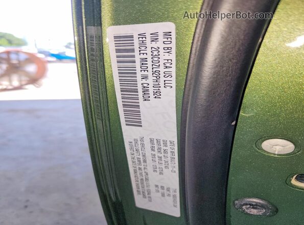 2C3CDZL92PH101924 2023 DODGE CHALLENGER Green Vista del compartimento del motor