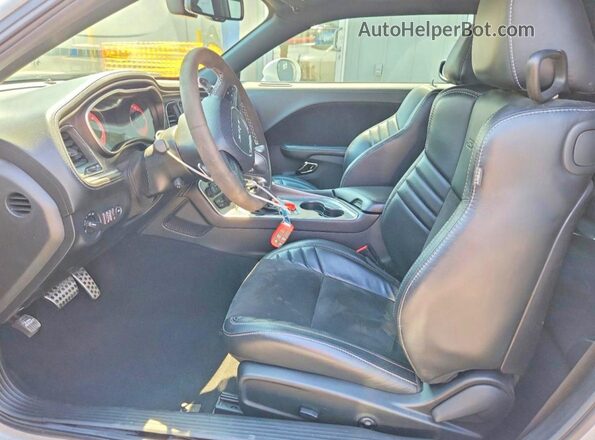 2C3CDZL95LH196232 2020 DODGE CHALLENGER White Front interior view