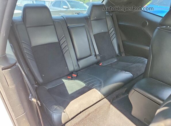 2C3CDZL95LH196232 2020 DODGE CHALLENGER White Rear seats view