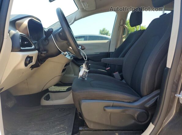 2C4RC1AG2JR139537 2018 CHRYSLER PACIFICA Серый Вид салона спереди