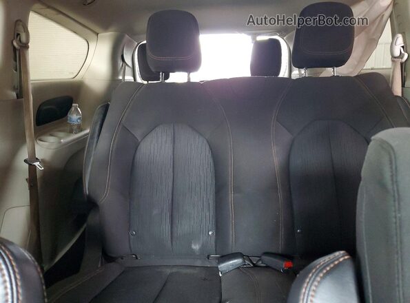 2C4RC1AG9JR104851 2018 CHRYSLER PACIFICA Gray Вид задніх сидінь