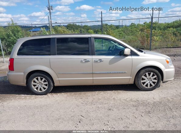2C4RC1BG0GR128639 2016 CHRYSLER TOWN & COUNTRY Gold Widok wnętrza z tyłu