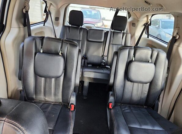 2C4RC1BG0GR157767 2016 CHRYSLER TOWN White Вид задніх сидінь