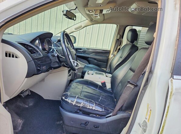 2C4RC1BG0GR157767 2016 CHRYSLER TOWN White Вид салону спереду
