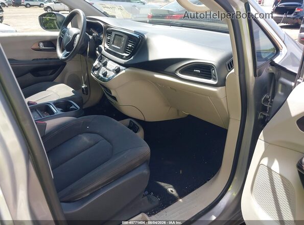 2C4RC1BG0HR745671 2017 CHRYSLER PACIFICA Silver Front interior view