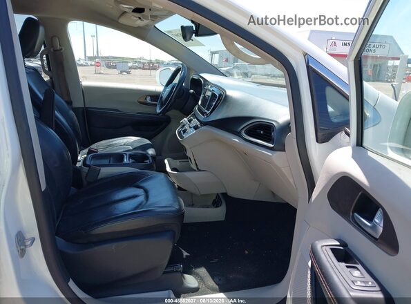 2C4RC1BG0JR110861 2018 CHRYSLER PACIFICA White Սալոնի դիմացի տեսք