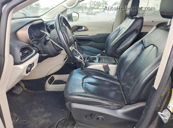 2C4RC1BG0JR149563 2018 CHRYSLER PACIFICA Gray Vista interior delantera