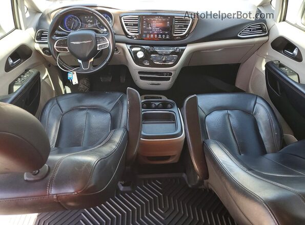 2C4RC1BG0JR290794 2018 CHRYSLER PACIFICA Silver Vista del salpicadero