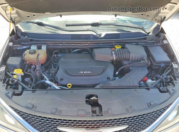 2C4RC1BG0JR290794 2018 CHRYSLER PACIFICA Silver Vista del compartimento del motor