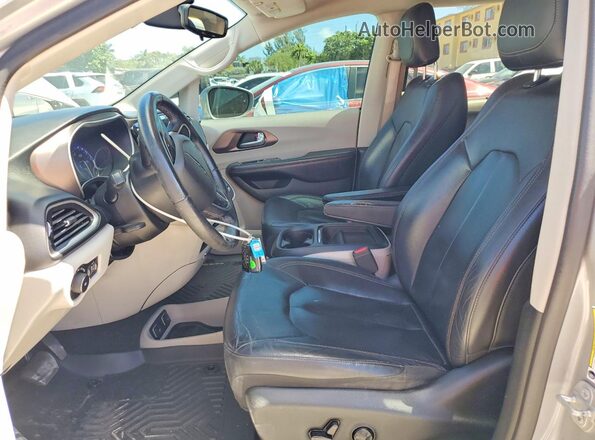 2C4RC1BG0JR290794 2018 CHRYSLER PACIFICA Silver Vista interior delantera