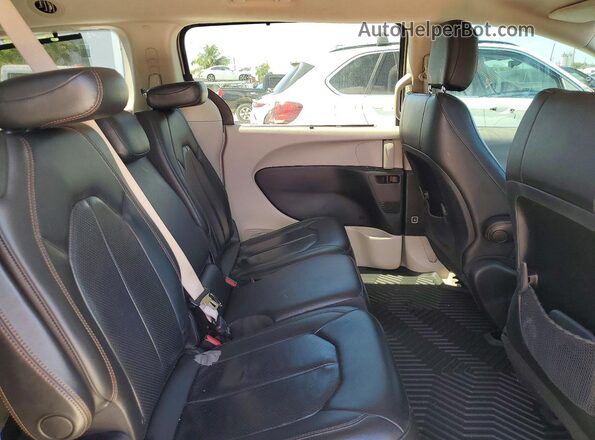 2C4RC1BG0JR290794 2018 CHRYSLER PACIFICA Silver Vista interior trasera
