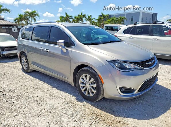 2C4RC1BG0JR290794 2018 CHRYSLER PACIFICA Silver Delantero derecho
