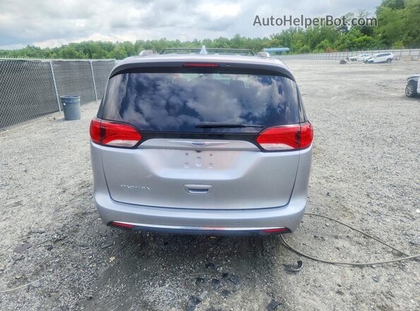2C4RC1BG0JR322742 2018 CHRYSLER PACIFICA Серебряный Вид сзади