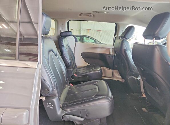 2C4RC1BG0MR601144 2021 CHRYSLER PACIFICA Gray Rear interior view