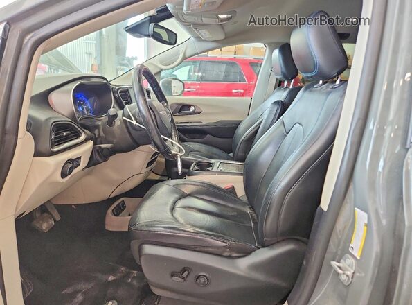 2C4RC1BG0MR601144 2021 CHRYSLER PACIFICA Gray Front interior view