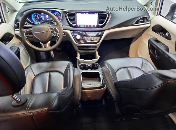 2C4RC1BG0PR567002 2023 CHRYSLER PACIFICA Silver Widok deski rozdzielczej