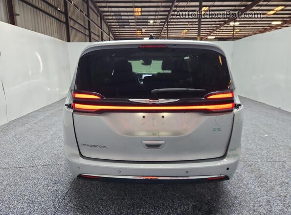 2C4RC1BG0PR567002 2023 CHRYSLER PACIFICA Silver Widok wnętrza 360 stopni