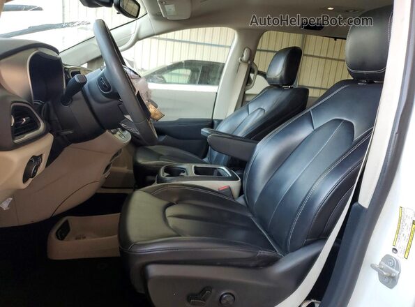 2C4RC1BG0PR587282 2023 CHRYSLER PACIFICA Белый Вид салона спереди