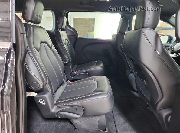 2C4RC1BG0VR563237 2027 CHRYSLER PACIFICA Black Widok wnętrza z tyłu