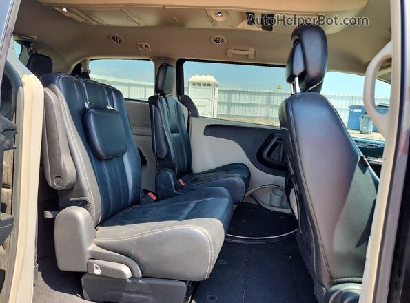 2C4RC1BG1GR165411 2016 CHRYSLER TOWN Черный Вид задней части салона