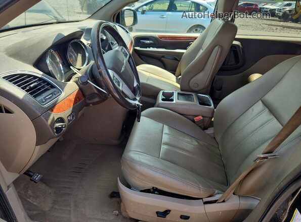 2C4RC1BG1GR286777 2016 CHRYSLER TOWN Черный Вид салона спереди