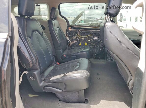 2C4RC1BG1JR356155 2018 CHRYSLER PACIFICA Black Rear interior view