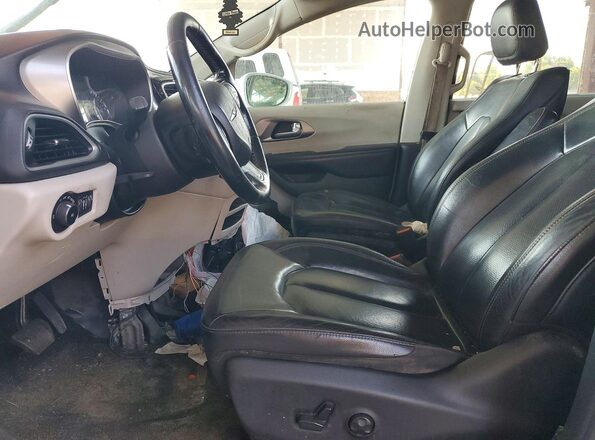 2C4RC1BG1LR275238 2020 CHRYSLER PACIFICA White Вид салону спереду