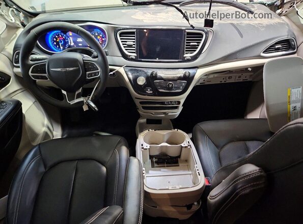 2C4RC1BG1RR143492 2024 CHRYSLER PACIFICA Silver Dashboard view