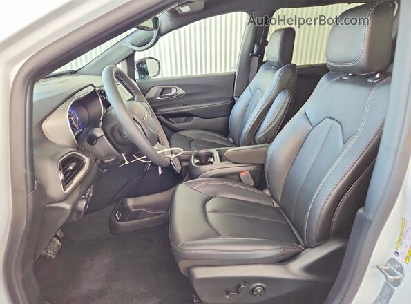 2C4RC1BG1VR568284 2027 CHRYSLER PACIFICA White Vista interior delantera