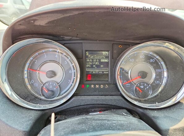 2C4RC1BG2GR111793 2016 CHRYSLER TOWN Red Instrument cluster view
