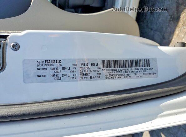 2C4RC1BG2GR290577 2016 CHRYSLER TOWN White VIN կոդի պիտակի տեսք