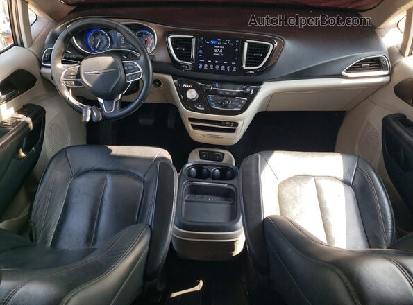 2C4RC1BG2HR576575 2017 CHRYSLER PACIFICA Серебряный Вид панели приборов