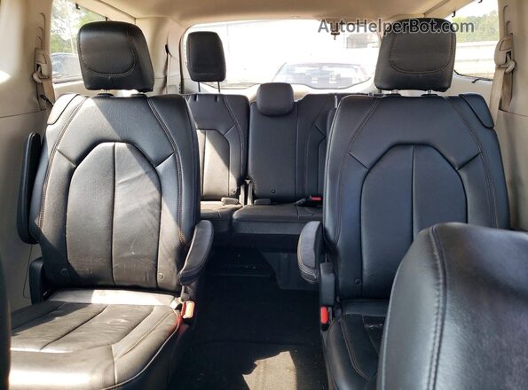 2C4RC1BG2HR576575 2017 CHRYSLER PACIFICA Серебряный Вид задних сидений