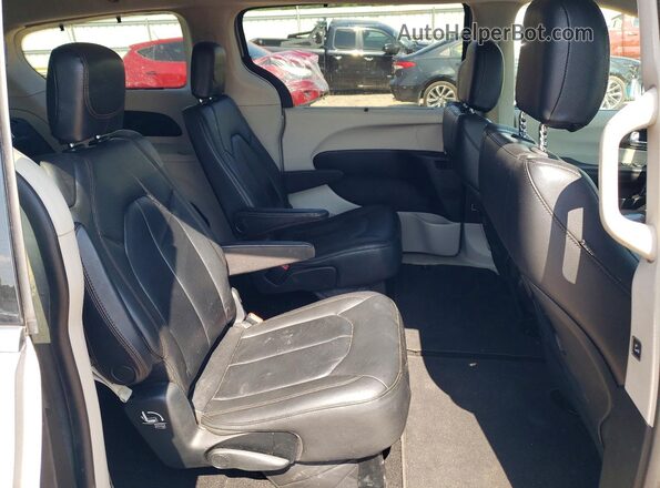 2C4RC1BG2HR576575 2017 CHRYSLER PACIFICA Серебряный Вид задней части салона