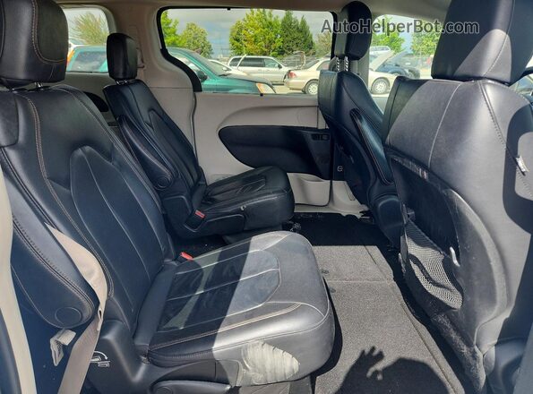 2C4RC1BG2HR815929 2017 CHRYSLER PACIFICA White Вид задньої частини салону