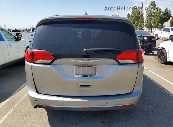 2C4RC1BG2JR233691 2018 CHRYSLER PACIFICA Silver Rear view
