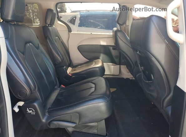 2C4RC1BG2JR233691 2018 CHRYSLER PACIFICA Silver Rear interior view