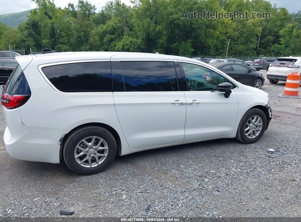 2C4RC1BG2VR562753 2027 CHRYSLER PACIFICA White Вид задньої частини салону