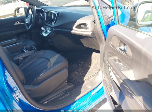 2C4RC1BG2VR567290 2027 CHRYSLER PACIFICA Blue Widok wnętrza z przodu